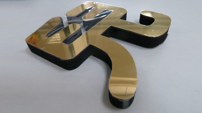 雷射切割 | 金色鏡面阿蘭諾字